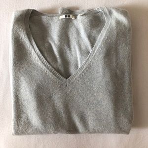 UNIQLO Women Cashmere V-Neck Sweater